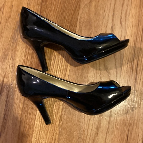 Bandolino 5.5 Black peep toe heels - Picture 5 of 8
